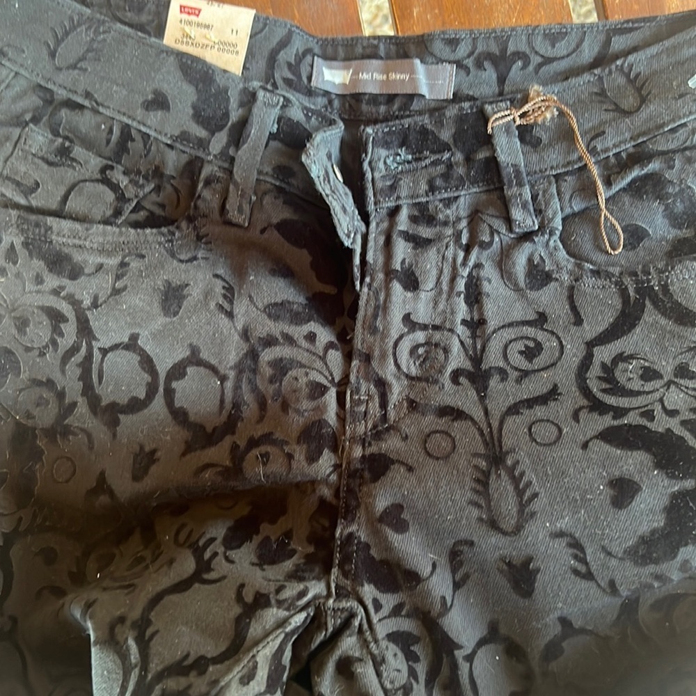 Levis Mid Rise Skinny Jeans - Picture 3 of 10